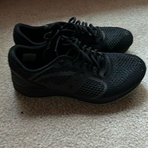 Lightly worn samples. Saucony men’s 9